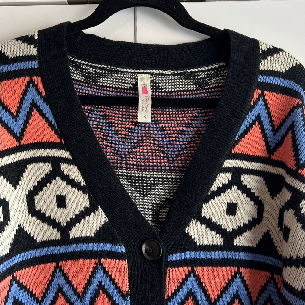 Geometric Button Cardigan - Picture 4 of 8